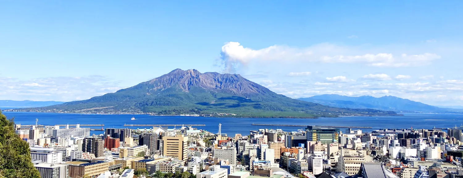 鹿児島市から見える桜島写真